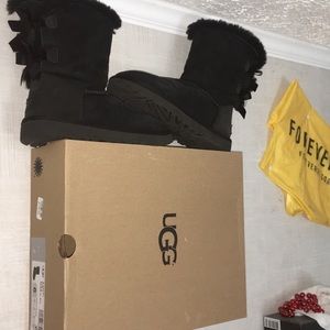 UGGS 3BOWS